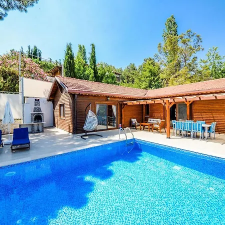 Wood House Villa *